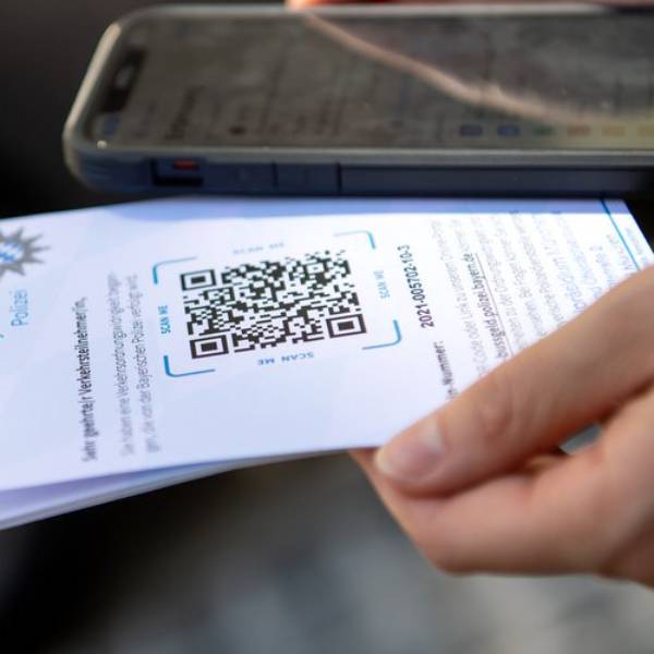 add qr code to apple wallet